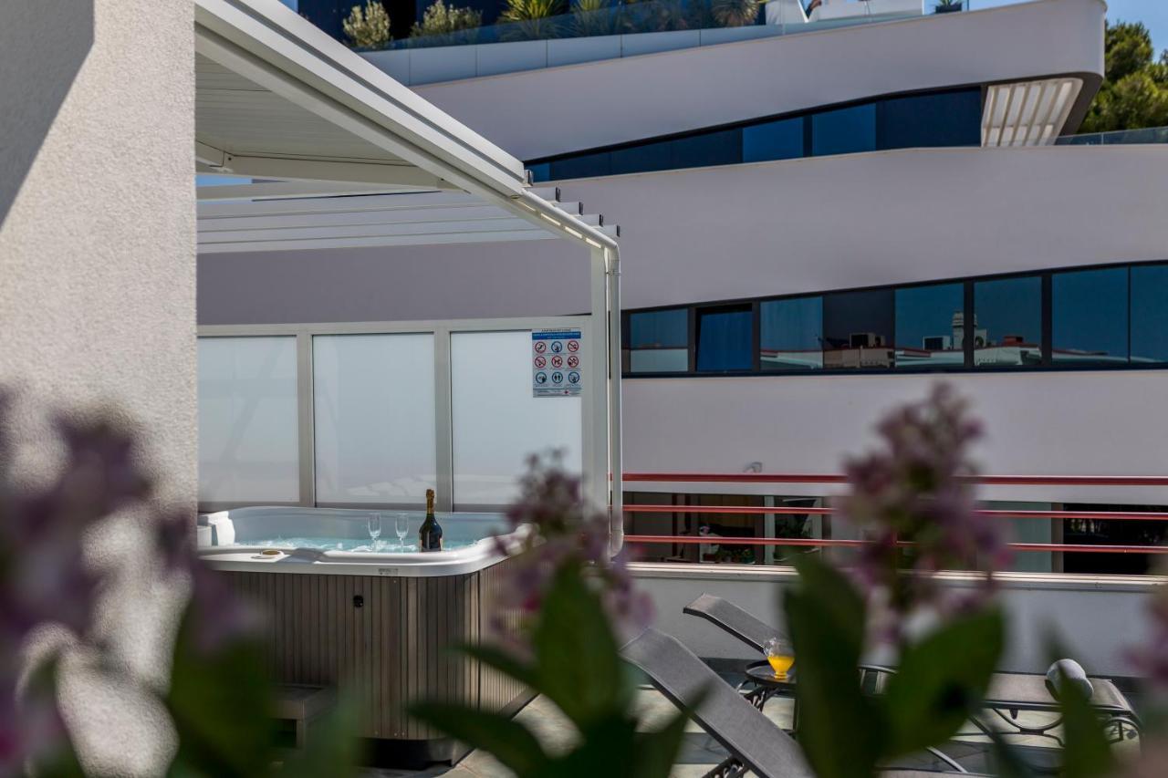 Ferienwohnung Seaside Penthouse With Hot Tub Sky Living Split Exterior foto