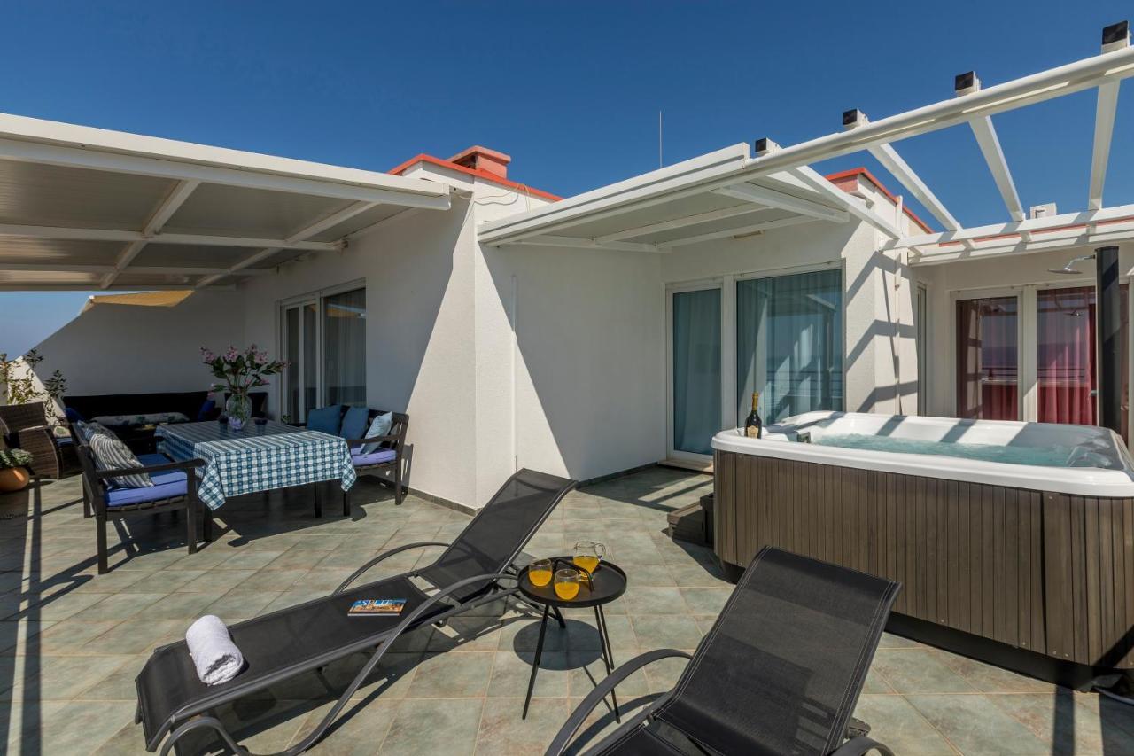 Ferienwohnung Seaside Penthouse With Hot Tub Sky Living Split Exterior foto