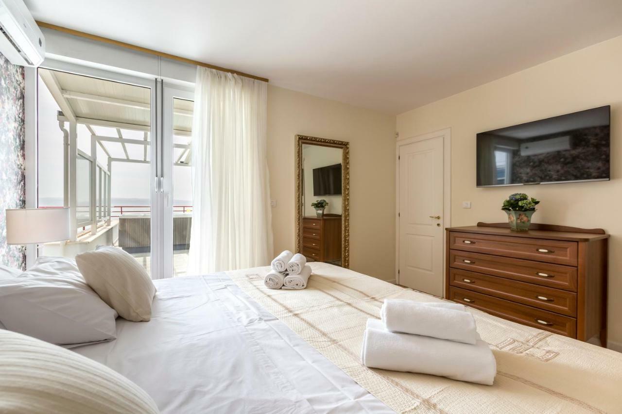 Ferienwohnung Seaside Penthouse With Hot Tub Sky Living Split Exterior foto