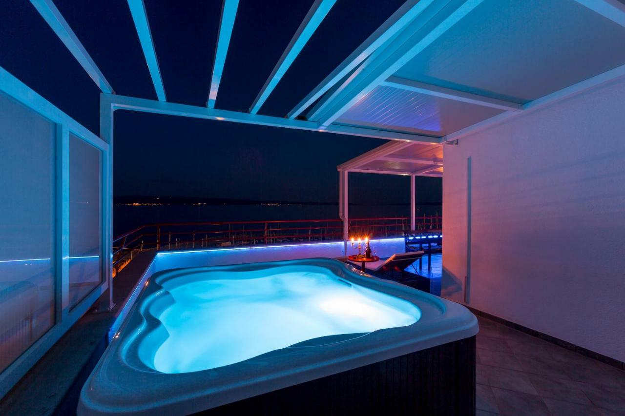 Ferienwohnung Seaside Penthouse With Hot Tub Sky Living Split Exterior foto