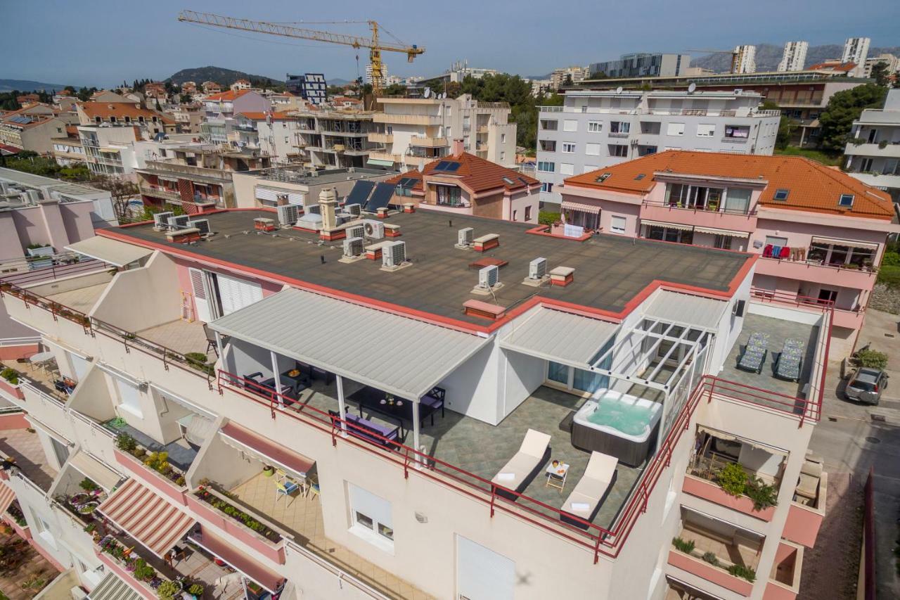 Ferienwohnung Seaside Penthouse With Hot Tub Sky Living Split Exterior foto